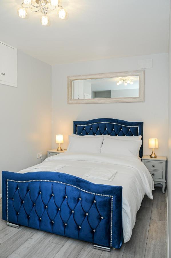 דירות Greater London, 1 Bed London Flat, Parking, Nr Metro Stations, 15Mins To לונדון מראה חיצוני תמונה