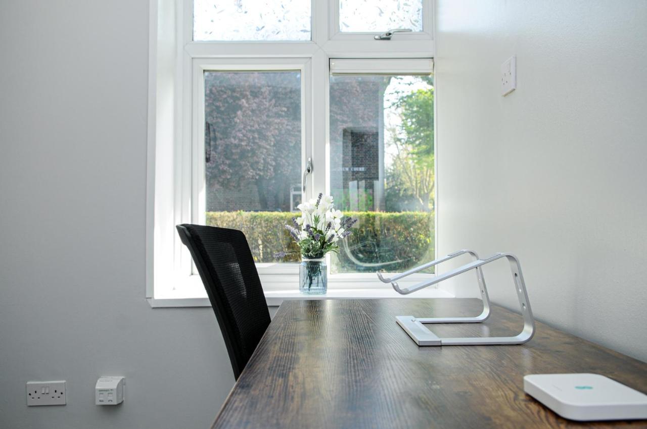 דירות Greater London, 1 Bed London Flat, Parking, Nr Metro Stations, 15Mins To לונדון מראה חיצוני תמונה